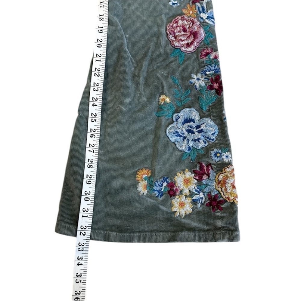 Free People x Driftwood Farrah
Embroidered Cord Flare Jeans Sz 28 - Picture 9 of 10